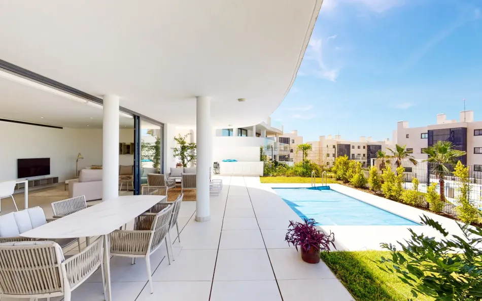 Luxury 3 bed garden villa in Higuerón West
