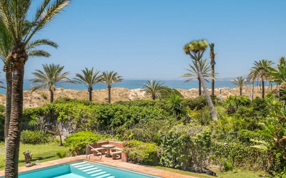 Vacker Seafront Villa