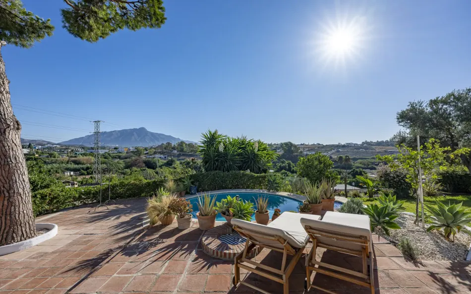 Charming Villa with Panoramic Views in Guadalmina Alta