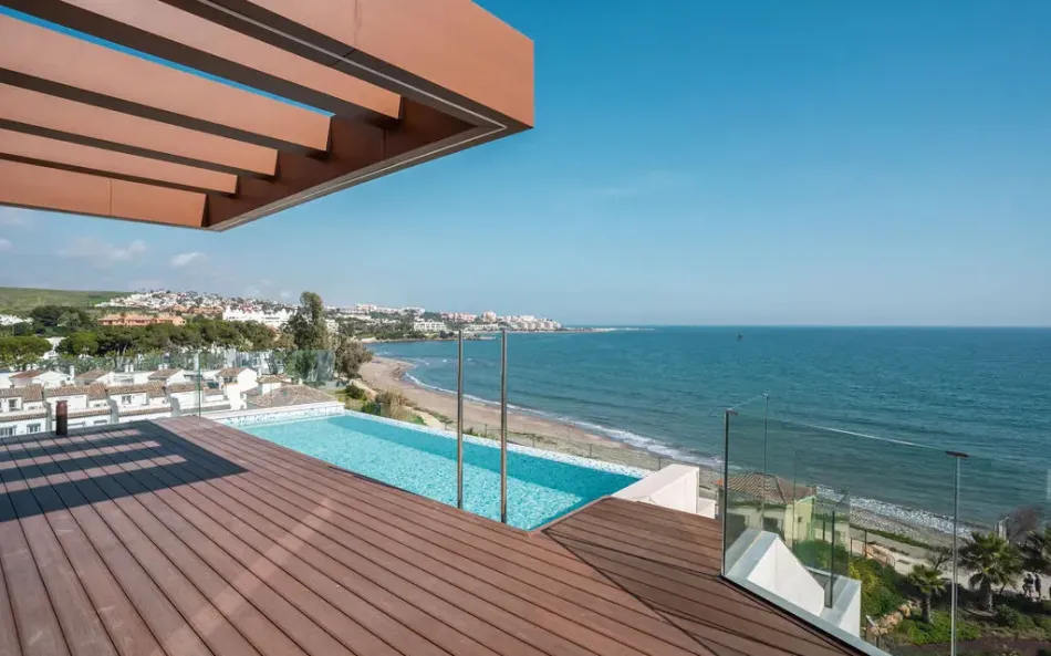 Tvåvånings takvåning till salu i Estepona