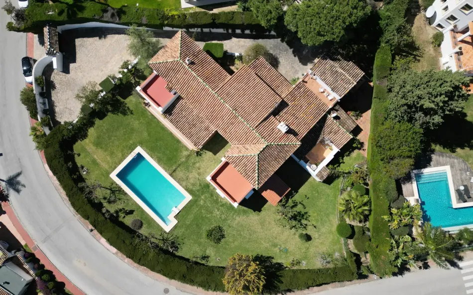 Villa till salu i Las Brisas, Nueva Andalucia