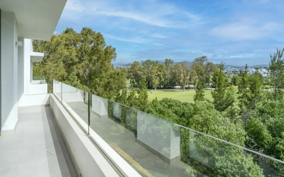 Lyx Duplex Penthouse i Cataleya, Atalaya Golf, Estepona egendom med 3- sovrum till salu