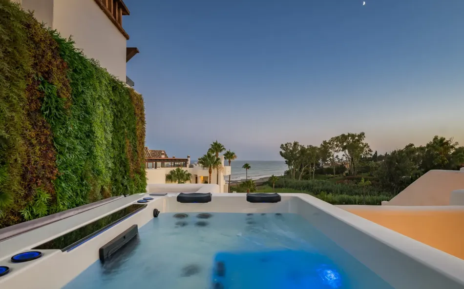 Takvåning till salu i Bahía del Velerín, Estepona Öst