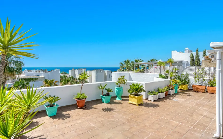 Imponerande tre sovrum, söder inför duplex takvåning i den välkända och gated community Marbella Real