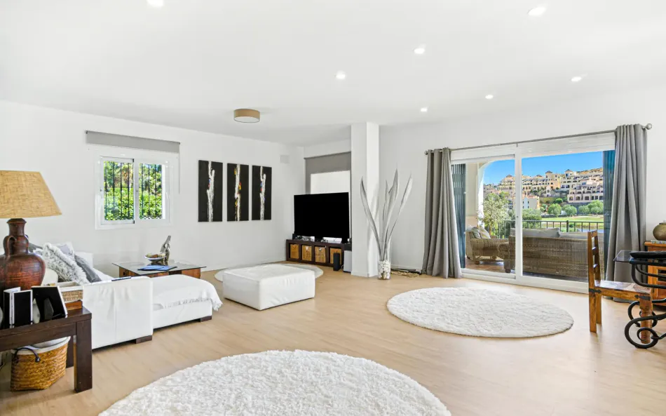 Vackert fem sovrum, Southwest-Facing Villa med Golf Views i Valle Romano (Estepona)