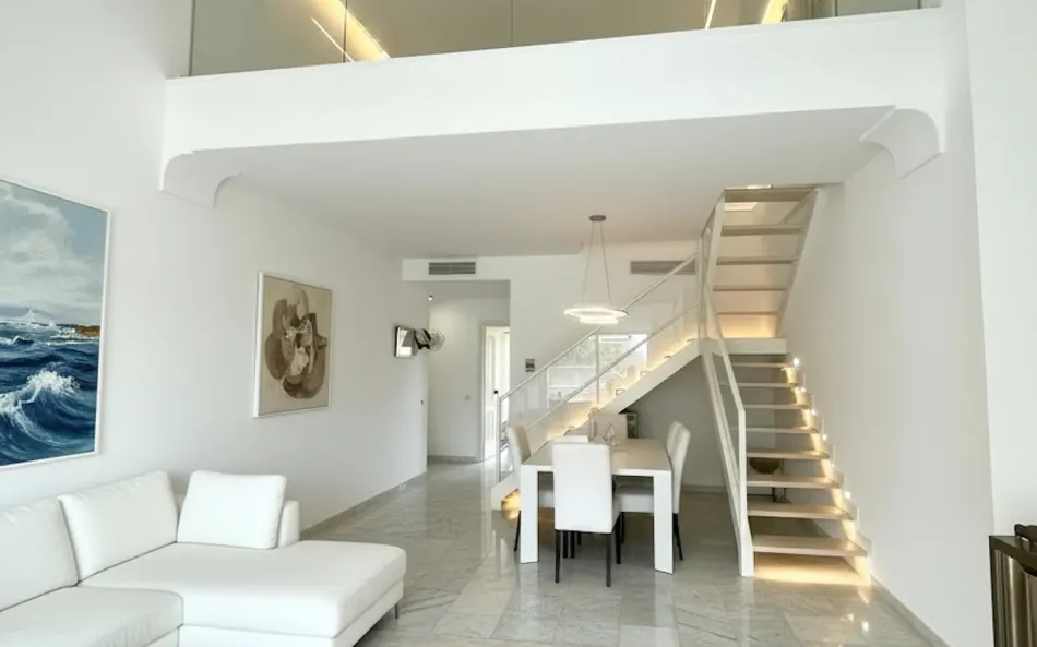 Tvåvåningslägenhet till salu i Country Club Las Brisas, Nueva Andalucia