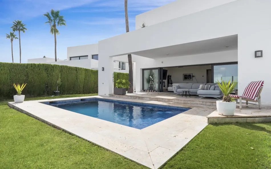 Hus i byn till salu i Atalaya Fairways, Benahavis