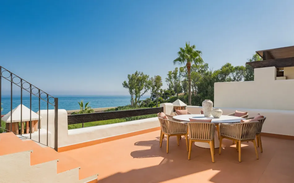 Lyxig takvåning vid stranden nära Estepona stad!