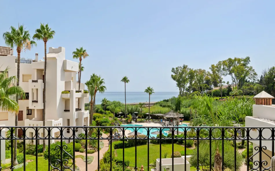 Fantastisk, nyligen renoverad lägenhet vid stranden nära Estepona stad!