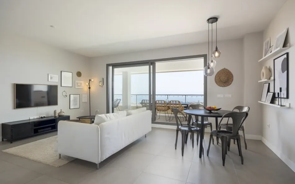 Modern 2-Bedroom Apartment with Panoramic Sea Views in Benalmádena