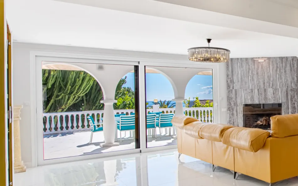 Completely Reconstructed Sea-View Villa with Tourist License – Marbella East