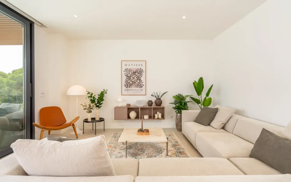 Luxury 3-bedroom ground floor apartment with private pool in Higuerón West