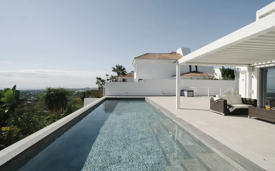 Exklusiv villa i Nueva Andalucía med panoramautsikt