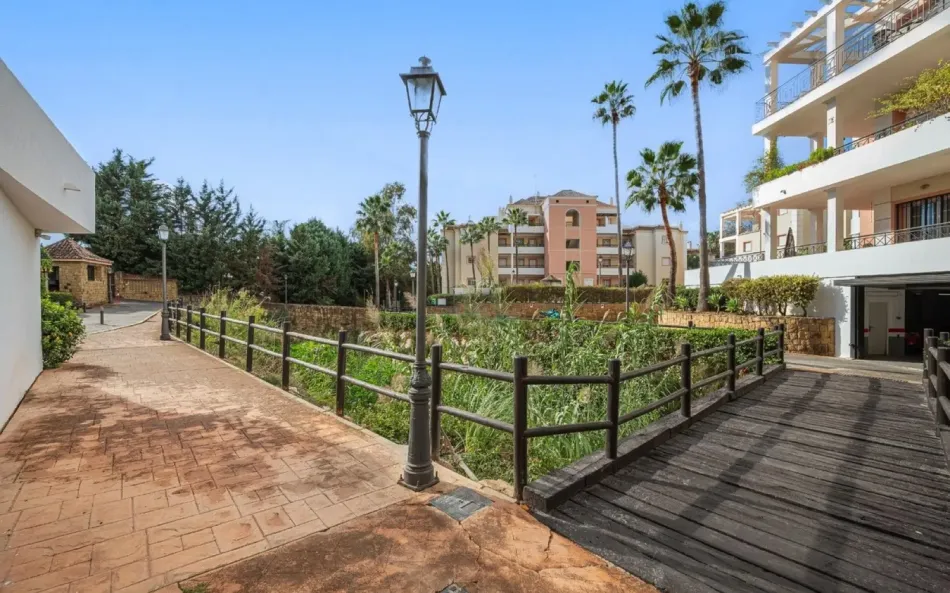 Lägenhet till salu i Las Brisas, Nueva Andalucia