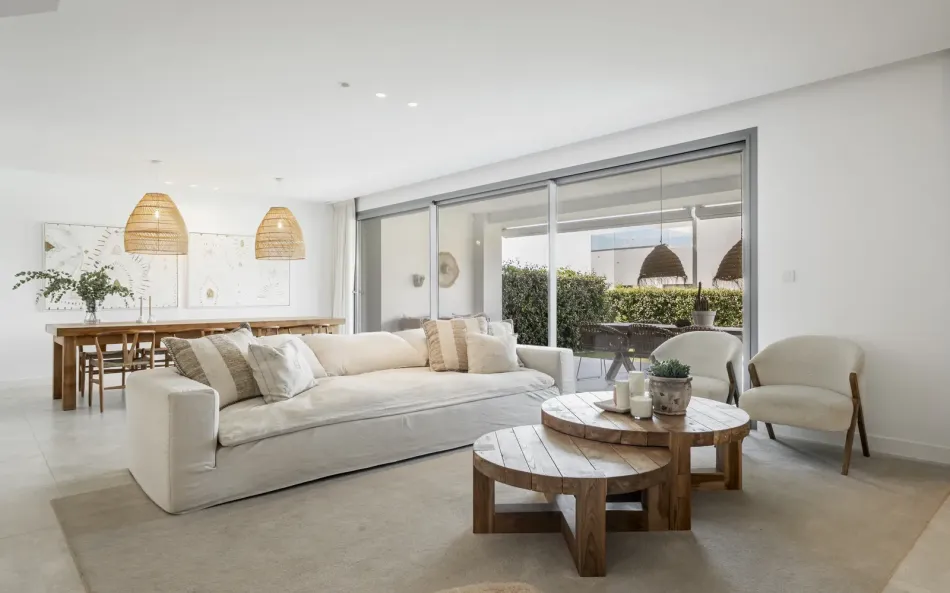 Luxury Ground Floor Apartment with Garden and Partial Sea Views in Marbella East