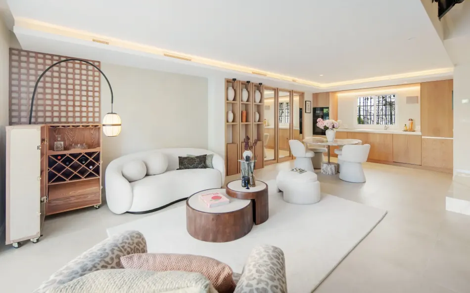 Golden Mile Gem – Renovated Townhouse with Terrace