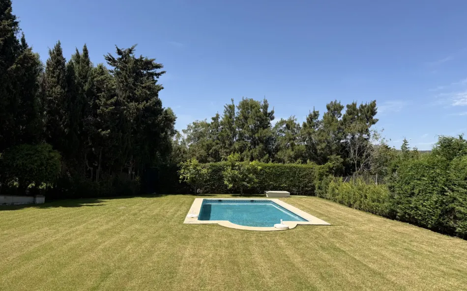 Hus i byn till salu i Sotogrande Costa
