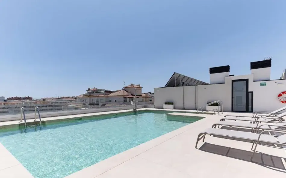 Spektakulär samtida takvåning med panoramautsikt över hav och berg — Estepona stad