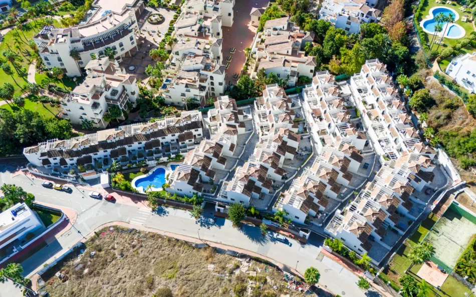 Underbara tre sovrum radhus ligger i den gated community av Agra Residencial, Estepona