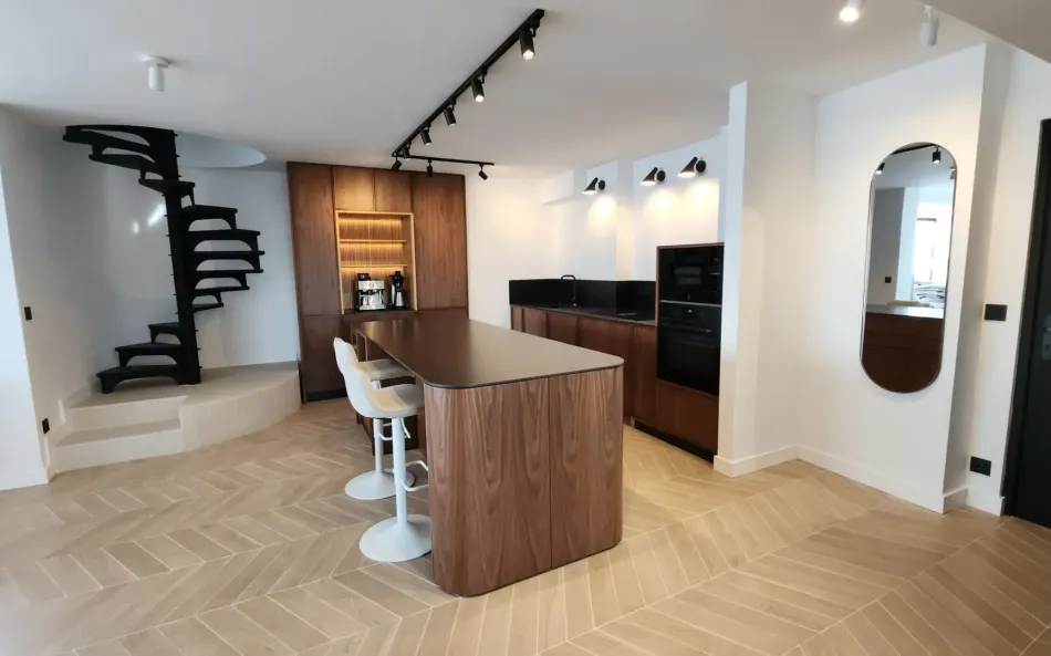 Exklusivt strandnära Penthouse i 2 Plan med Privat Pool & Panoramautsikt – 182 m²