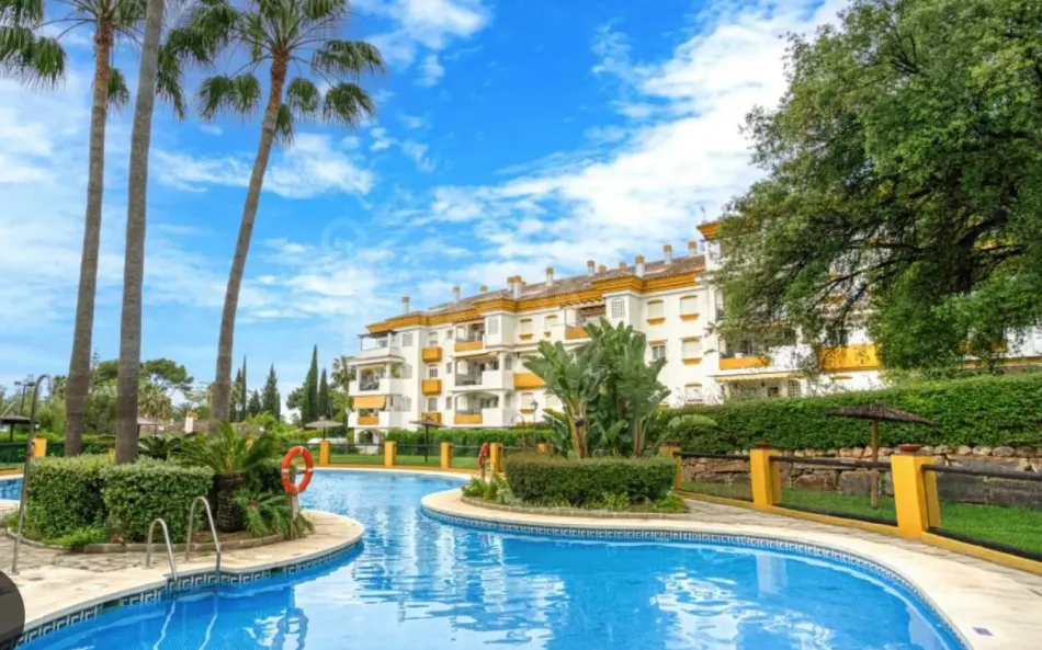 Lägenhet till salu i La Carolina, Marbella Golden Mile