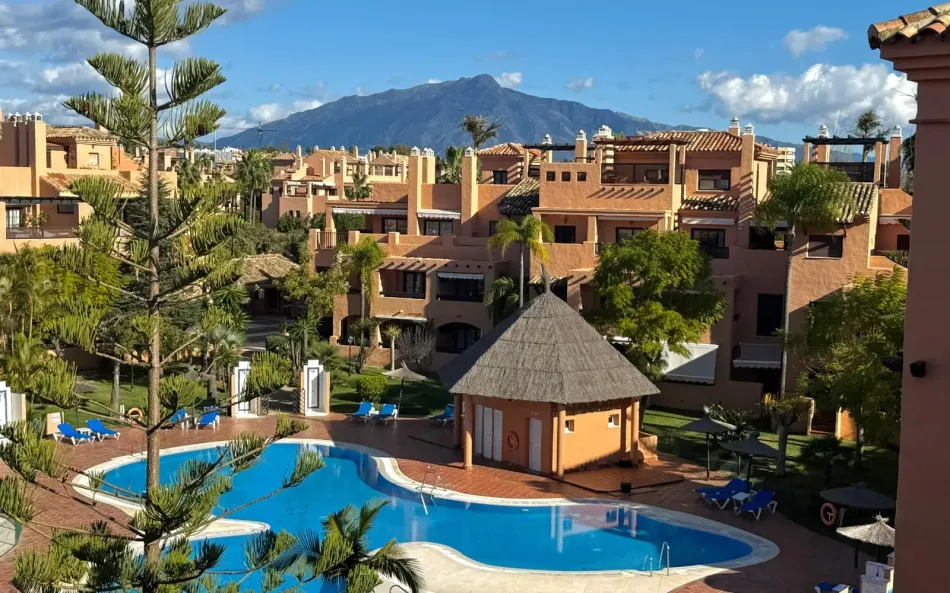 Tvåvånings takvåning till salu i Hacienda del Sol, Estepona Öst