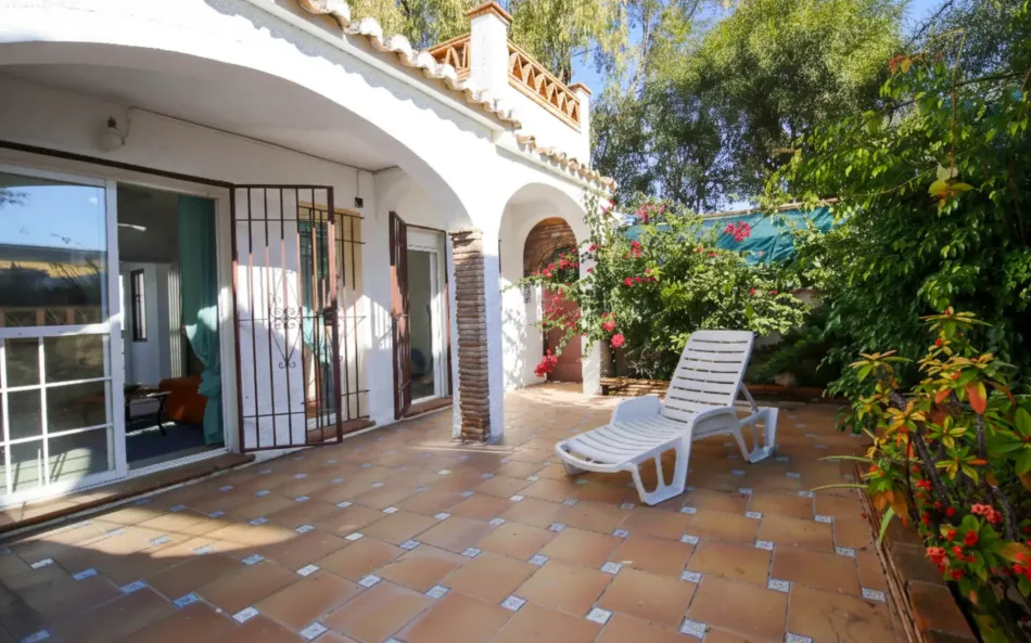 Charmig fyra sovrum Semi-Detached House nära stranden i Calypso, Mijas Costa