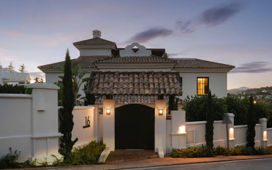 Villa till salu i Los Naranjos, Nueva Andalucia