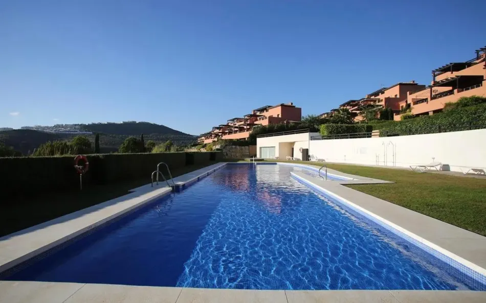 Charming ground floor apartment in Casares Golf