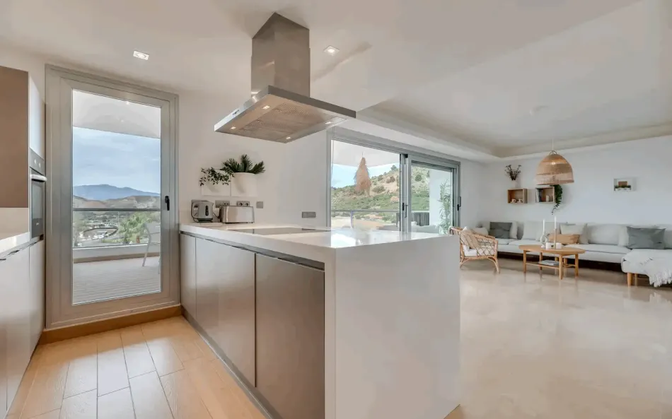 Markplanslägenhet till salu i Los Arqueros, Benahavis