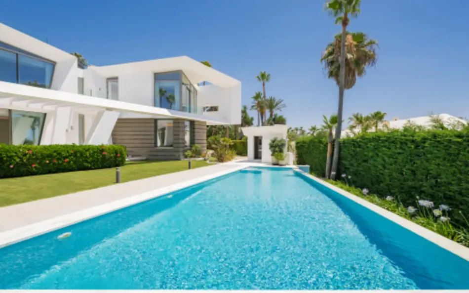 Villa till salu i Los Monteros Playa, Marbella Öst