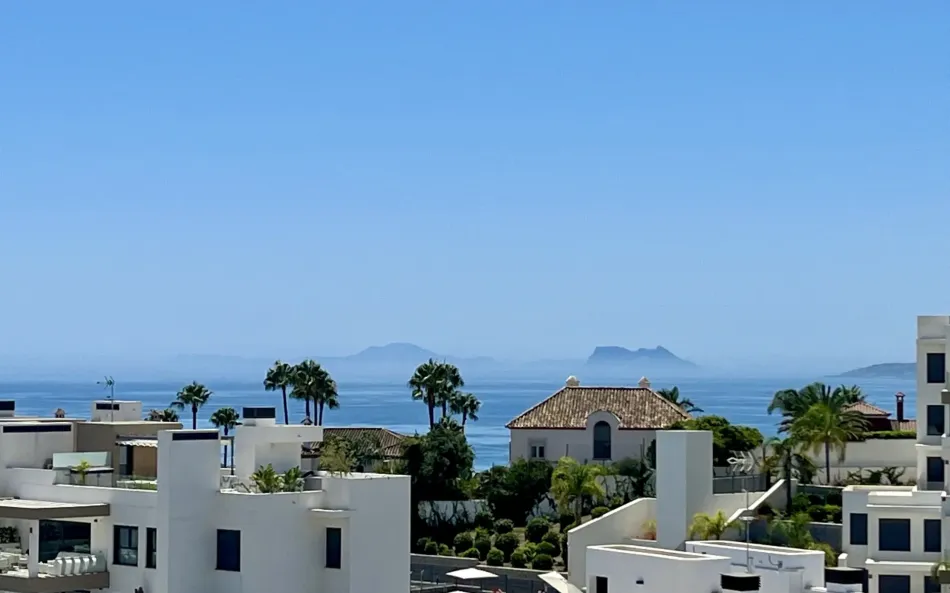 Tvåvånings takvåning till salu i Las Mesas, Estepona Stad