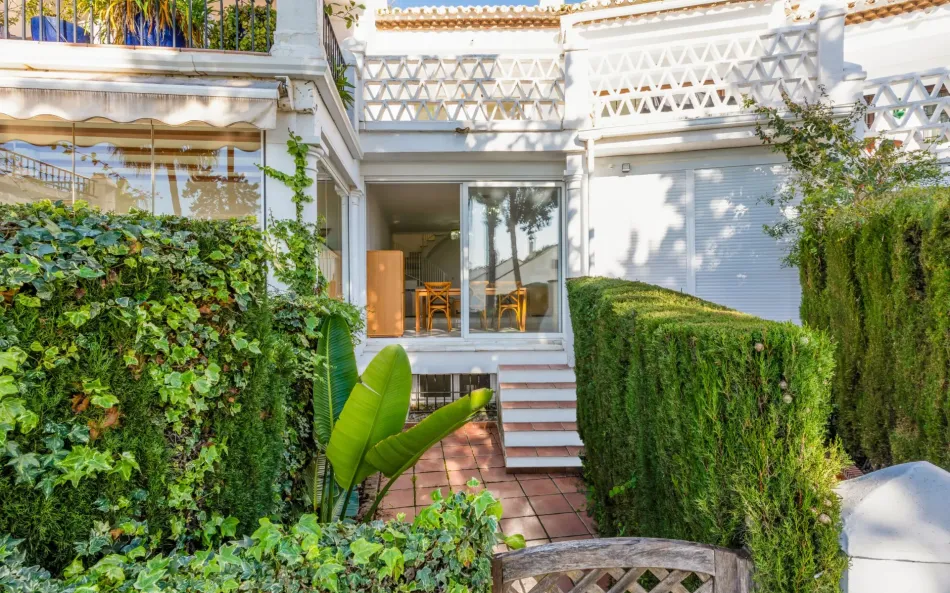 South-facing four-bedroom townhouse located in the gated community of Montepiedra , Nagueles within the Golden Mile, Marbella