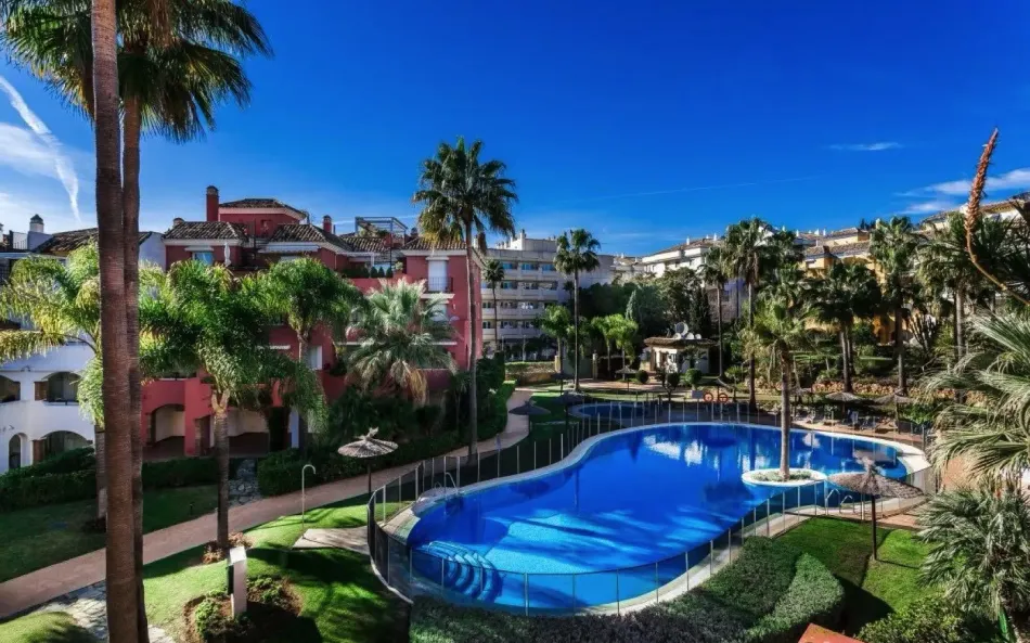 Spacious Duplex Apartment with Large Terraces & Solarium – Golden Mile