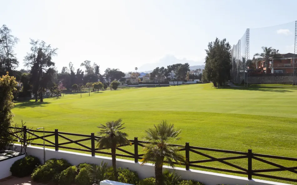 Villa with private pool on the golf course front line – Isla de Guadalmina, Guadalmina Alta