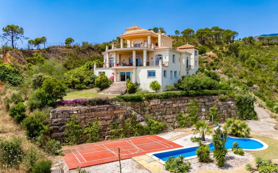 Exclusive luxury villa for sale in Estepona recently reduced from €2,500,000 to €2,300,000 – Exceptional Buying Opportunity.