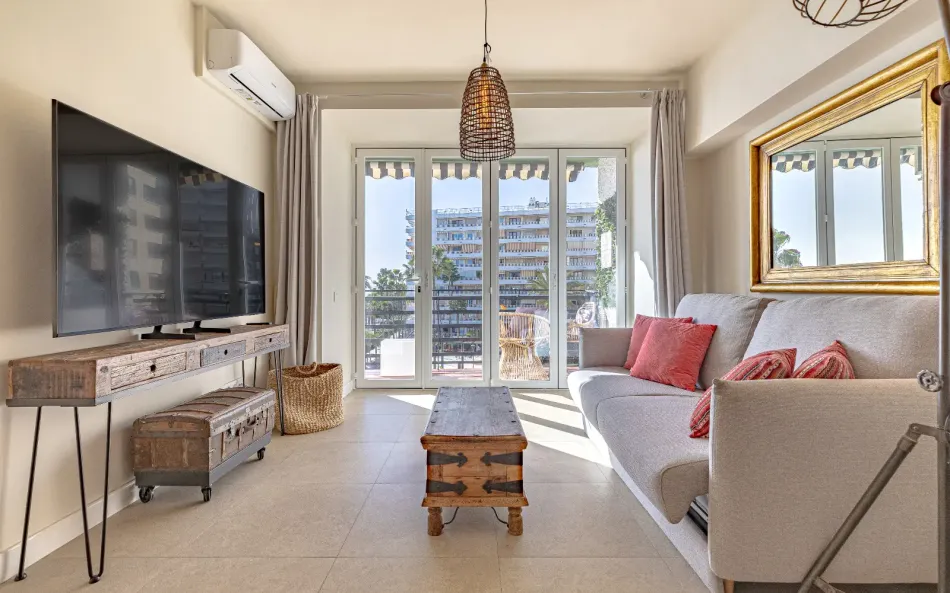 Beachfront 1-Bedroom Apartment with Panoramic Sea Views & 24/7 Concierge