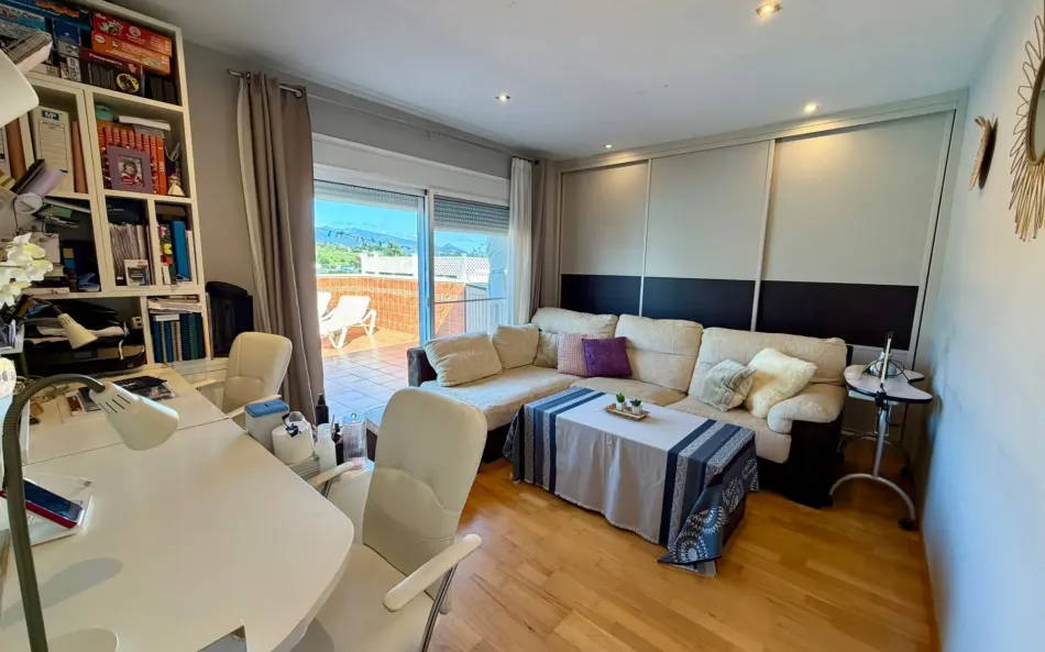 Spacious Modern Penthouse with Large Terrace