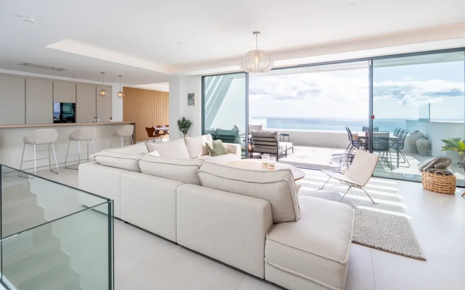 Stunning duplex penthouse in Benalmadena with panoramic sea views