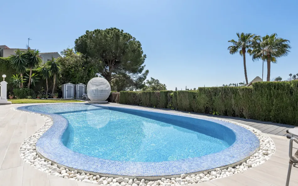 Hus i byn till salu i Marbella Öst