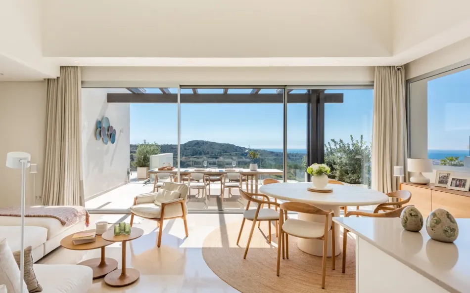 Charmig takvåning belägen i Marbella Club Hills, Benahavís