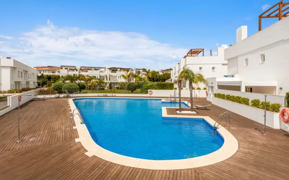 Fantastisk fyra sovrum radhus ligger i den gated community av El Romeral de Calahonda, Mijas Costa
