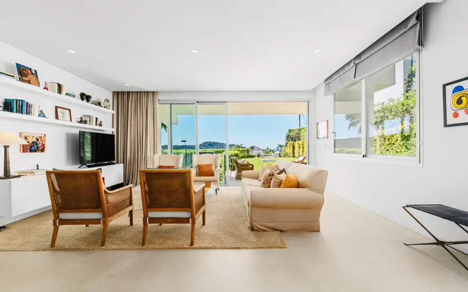 Ground Floor Duplex till salu i Marbella Club Hills, Benahavis