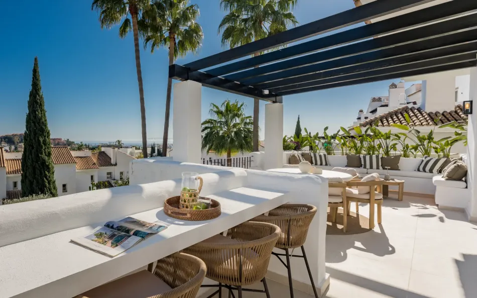 Tvåvånings takvåning till salu i Los Naranjos Golf, Nueva Andalucia