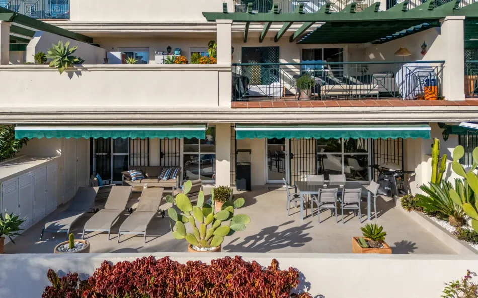 2-Bedroom Apartment with Spacious Terrace, Nueva Andalucía