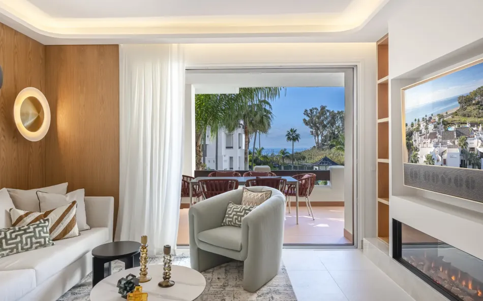 Modern Beachfront Apartment in Bahía del Velerín