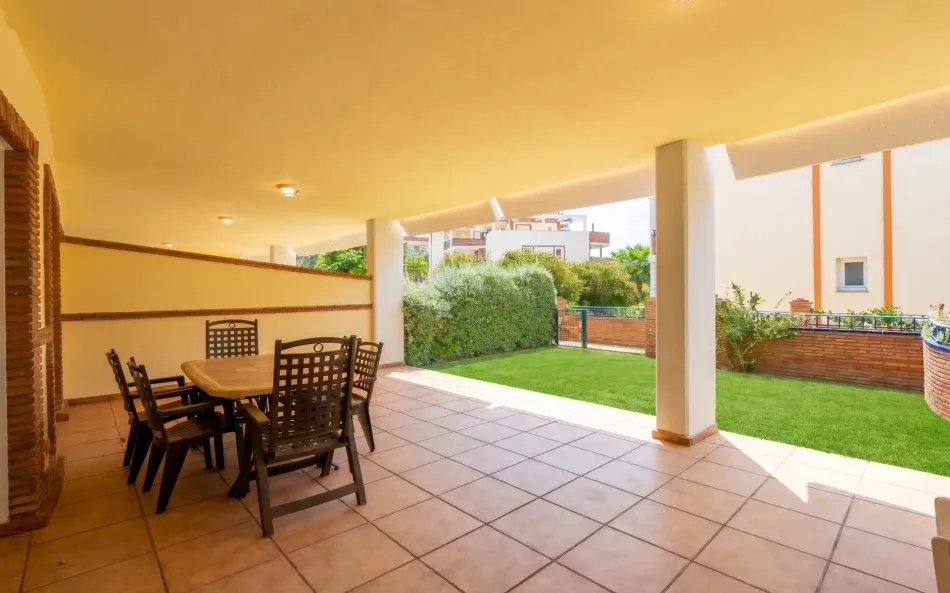 Reform opportunity - Large two bedroom, ground floor garden apartment located in Riviera del Sol, Mijas