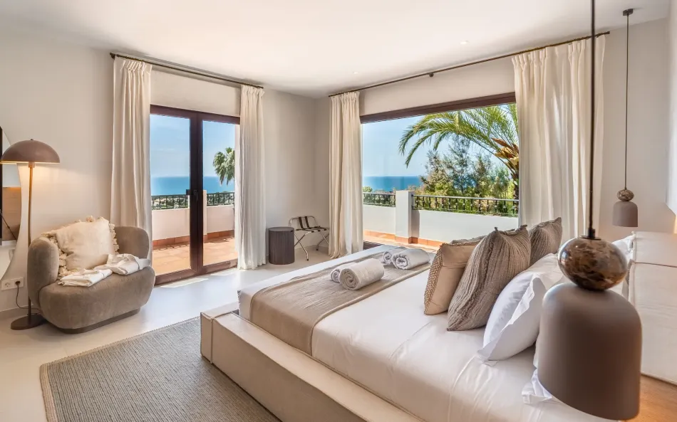 Villa for sale in El Rosario, Marbella East