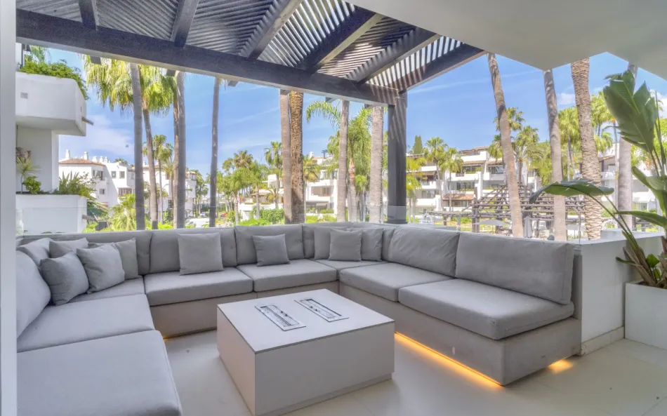 Lejlighed til salg i Marina Puente Romano, Marbella Golden Mile