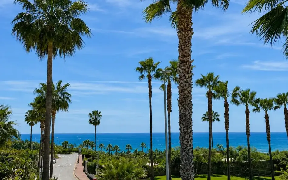 EXCLUSIVO ADOSADO EN SANTA CLARA CON VISTAS ABIERTAS